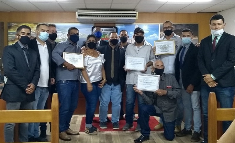 Câmara homenageia personalidades locais