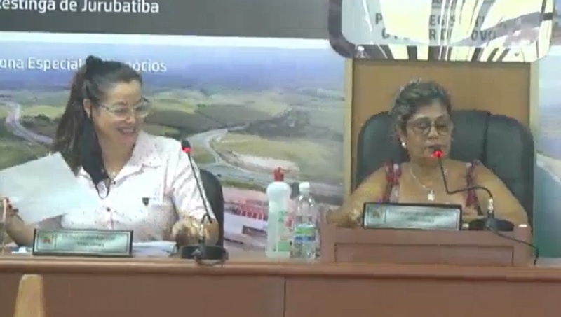 Cintia Camargo questiona falta de data para pagamento dos servidores