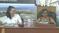 Cintia Camargo questiona falta de data para pagamento dos servidores