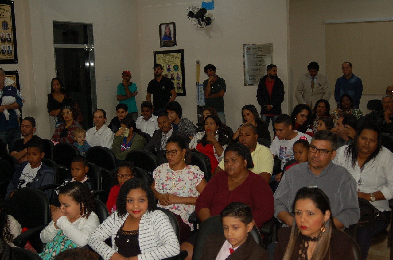 JOVENS TALENTOS FORAM HOMENAGEADOS PELA CÂMARA DE VEREADORES