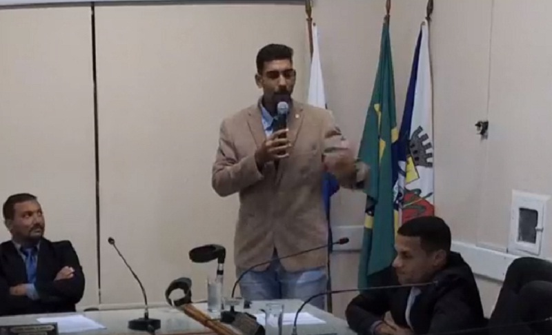 Praia de Carapebus está sem serviços essenciais e abandonada pela Prefeitura